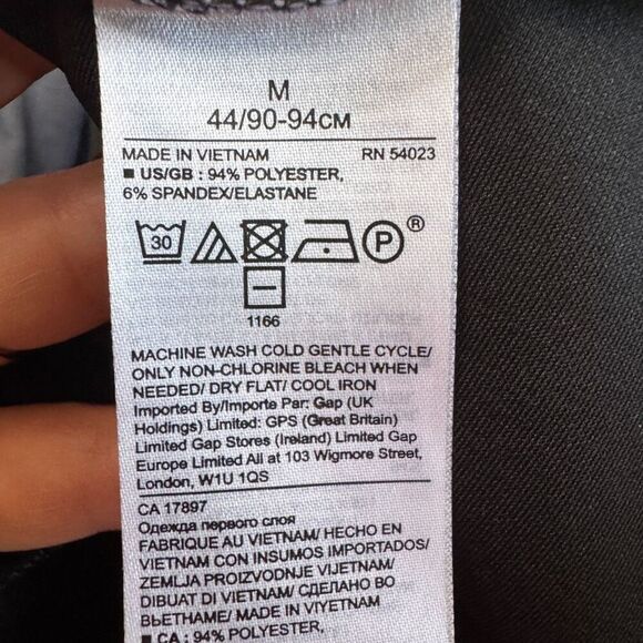 Banana Republic black fit and flare tee size medium - Picture 5 of 5